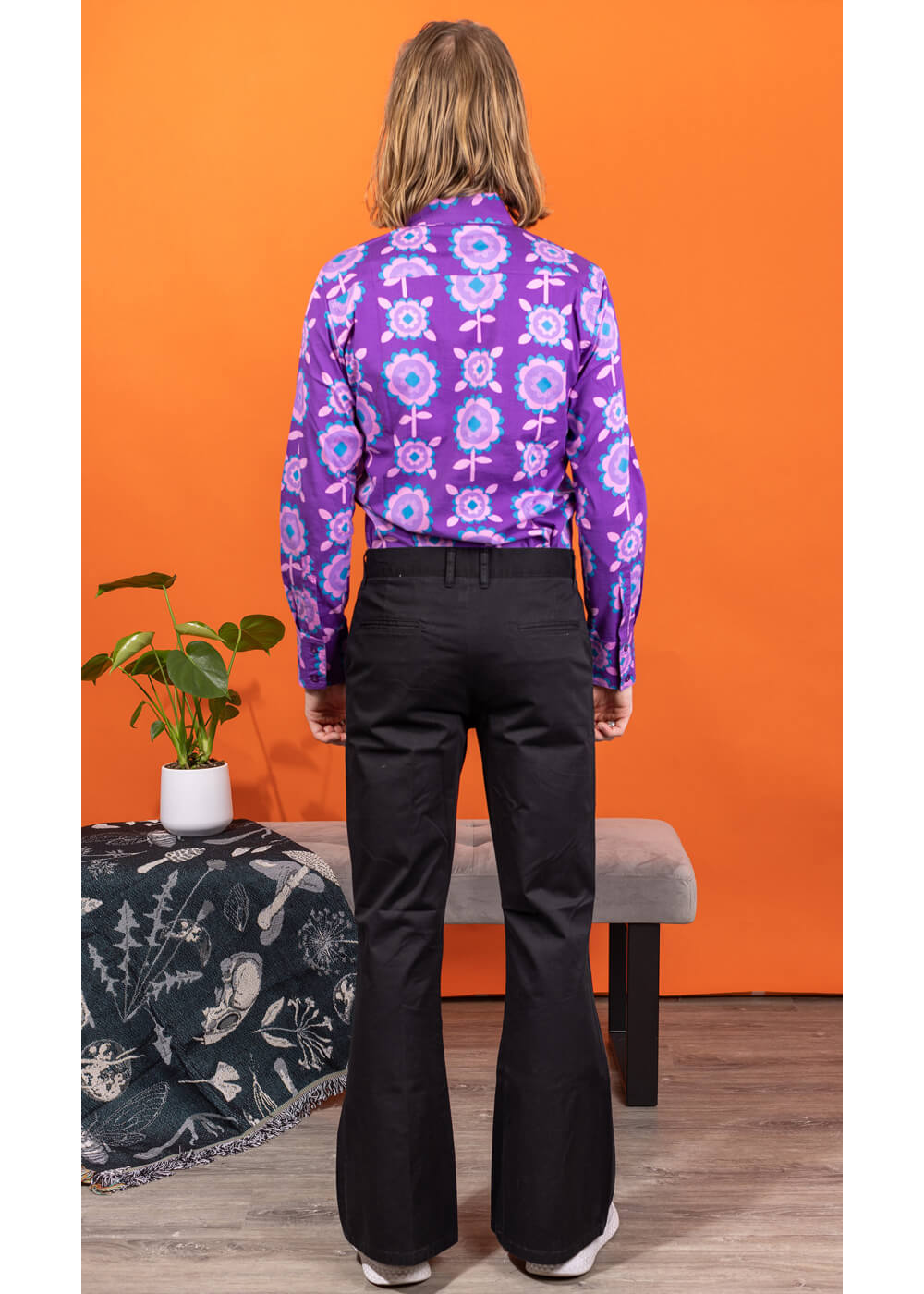 70's Bell Bottom Boys 🧡 Travel back in time to the 70's to witness men  styling bell bottoms and flare pants, creating a fashion re